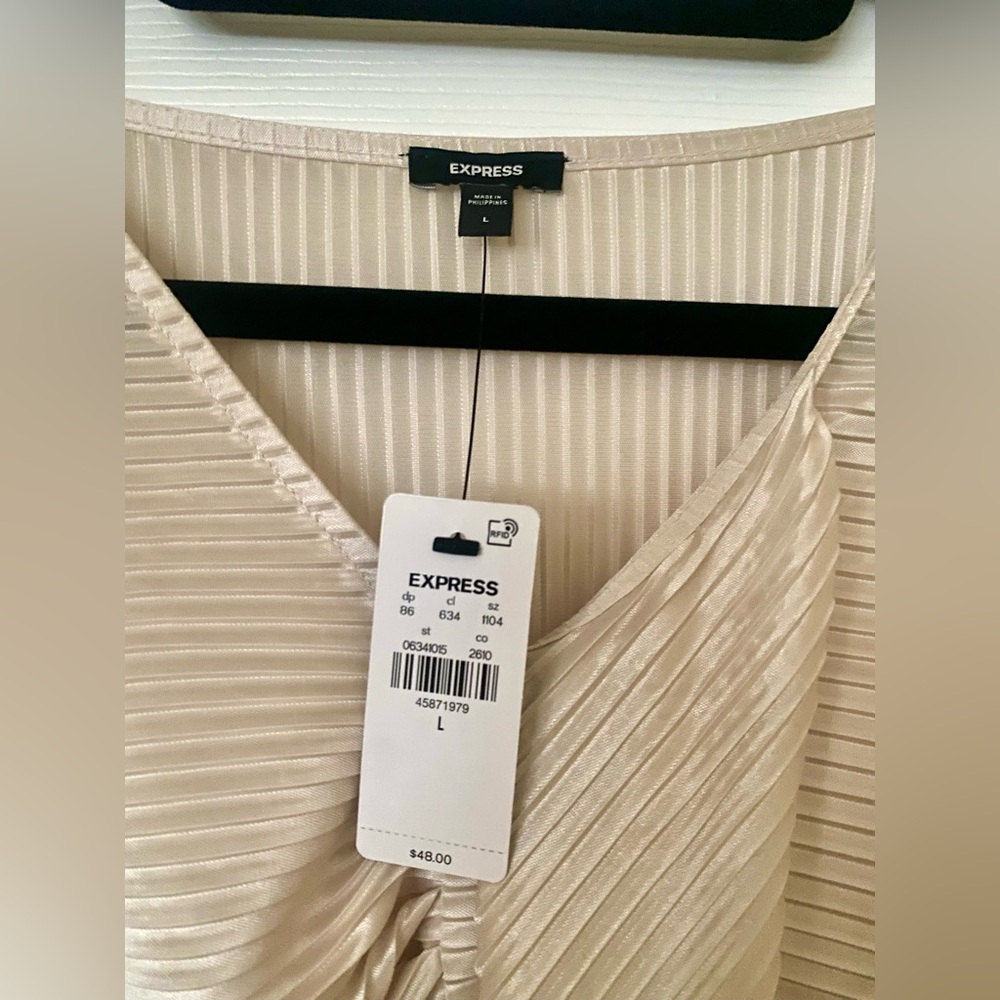 Express Cream Textured Blouse - Picture 3 of 3